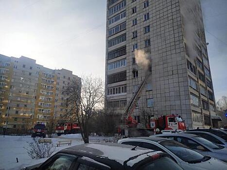 В Екатеринбурге вновь загорелась многоэтажка