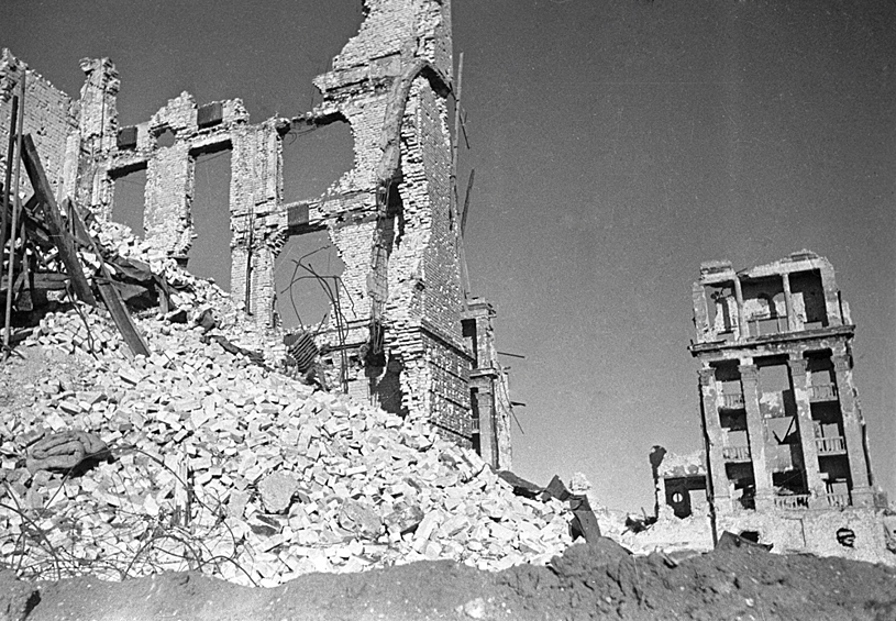 Здания, разрушенные в ходе боев на улицах Сталинграда, ноябрь, 1942 года