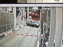 В Воронежской области легковой автомобиль врезался в пункт оплаты на трассе М-4 "Дон"