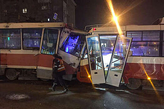 Пассажиры одного из столкнувшихся в Новосибирске трамваев рассказали об аварии