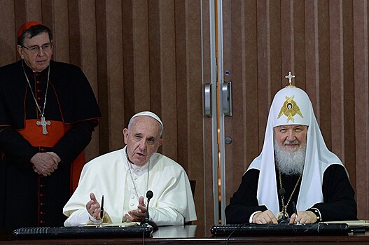 Патриарх Кирилл подарил папе Франциску ковчег с мощами Серафима Саровского