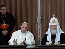 Патриарх Кирилл подарил папе Франциску ковчег с мощами Серафима Саровского