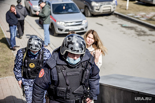 В банк «Нейва» в Екатеринбурге прибыл полковник Росгвардии