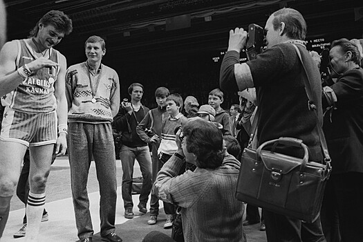 Сборная СССР выиграла чемпионат мира по баскетболу 1982 года, Колумбия, Пабло Эскобар, США