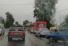 Спасатели и реанимация: на въезде в Екатеринбург произошло ДТП с автобусом
