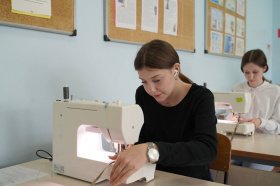 На базе Межшкольного учебного комбината Ханты-Мансийска организован класс молодых швей