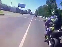 Полицейский разбился во время погони за байкером в Подмосковье: видео