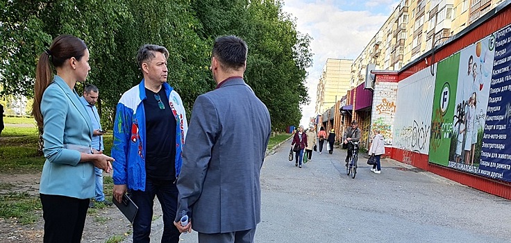 Глава Ижевска Олег Бекмеметьев проверил, где ещё в городе не хватает тротуаров