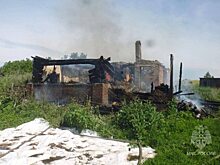 Частный дом под Саратовом сгорел из-за удара молнии