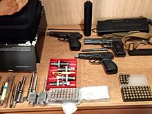 На юго-западе Санкт-Петербурга оперативники обнаружили два арсенала оружия и боеприпасов