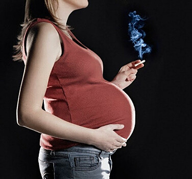Женщины на последних сроках беременности «задымили» сигаретами больницу в Находке