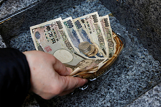 Японская иена опустилась до рекордно низкого уровня