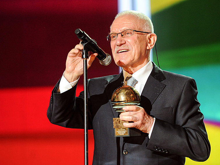 14 июля в московском хосписе после продолжительной болезни скончался кинорежиссер и актер Александр Митта. В 1980 году он снял первый в истории советского кино фильм-катастрофу, который назывался «Экипаж».