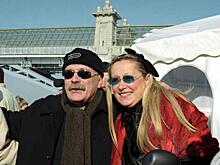 «Пусть будет подобна луне»: Михалков романтично высказался о жене