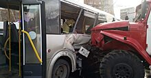 Пассажиры томской маршрутки пострадали при столкновении с пожарной машиной