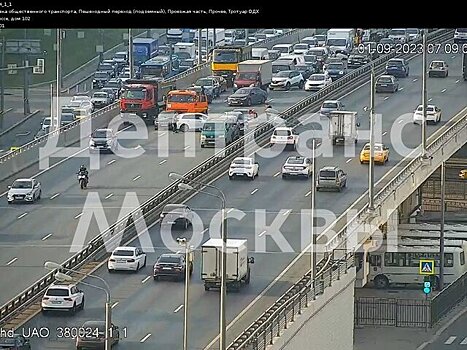 Несколько автомобилей столкнулись на Варшавском шоссе в Москве