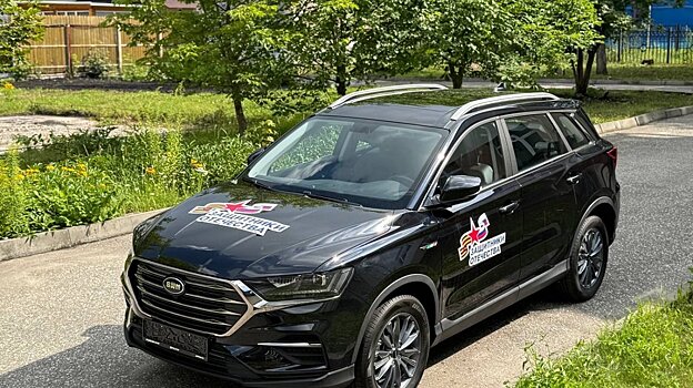 В Пензе лишившийся ног ветеран СВО получил автомобиль