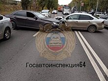 На Ново-Астраханском шоссе в Саратове столкнулись три иномарки