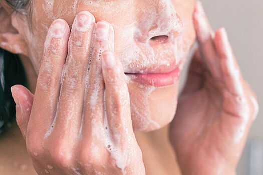 Дерматолог предупредила о главных ошибках в уходе за сухой кожей
