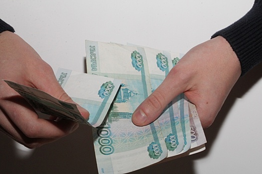 Северодвинец выманил у случайного знакомого 127 тысяч рублей, пообещав устроить его в «Рыбнадзор»