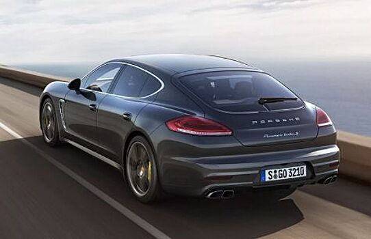 Обновленный Porsche Panamera сфотографировали почти без камуфляжа