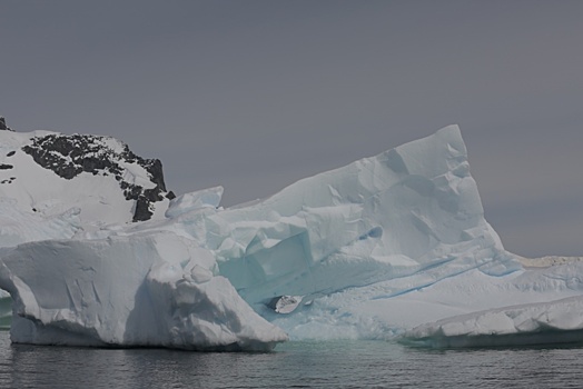 Ученые фиксируют экстремальное таяние ледников на полюсах Земли