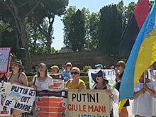 Натренированный актив. Кто из украинцев всегда протестуют против России в Италии
