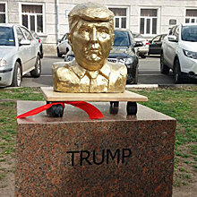 Символ переговоров: В Одессе открыли памятники Трампу и Ким Чен Ыну
