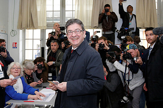 МВД Франции: Левый союз Меланшона обходит коалицию Макрона в I туре парламентских выборов