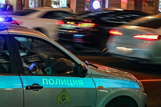 Полицейские расстреляли машину москвича