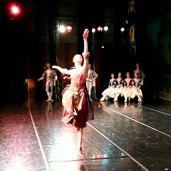 Балерина из Красногорска исполнила «Pas de Trois» в постановке «Лебединое озеро»