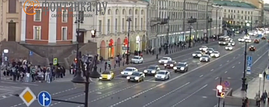 Блогер из особого списка ГИБДД прокатился с ветерком по Невскому в желтом Porsche