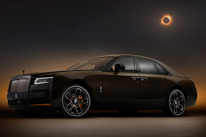 Rolls-Royce Ghost Black Badge Ékleipsis. Спецверсия вдохновлена солнечным затмением. Соберут только 25 таких седанов: все они сделаны под заказ для наиболее важных клиентов фирмы.