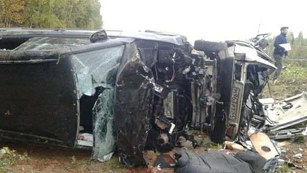 «Девятку» с людьми на трассе в Костромской области смяло как консервную банку