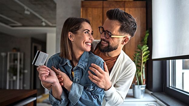 Должен ли мужчина материально поддерживать любимую женщину? Отвечает психолог