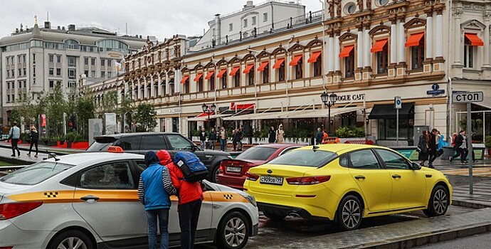 Треть россиян за последние два года стали чаще пользоваться такси