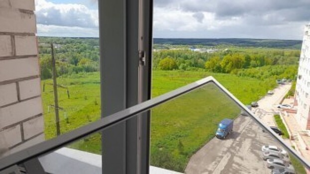 В Калужской области 3-летний мальчик выпал из окна второго этажа