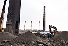 В Свердловской области при обрушении трубы на заводе пострадали три человека