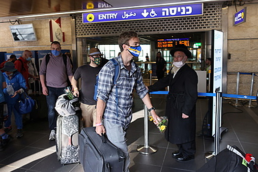 Израиль разрешит въезд в страну вакцинированным туристам