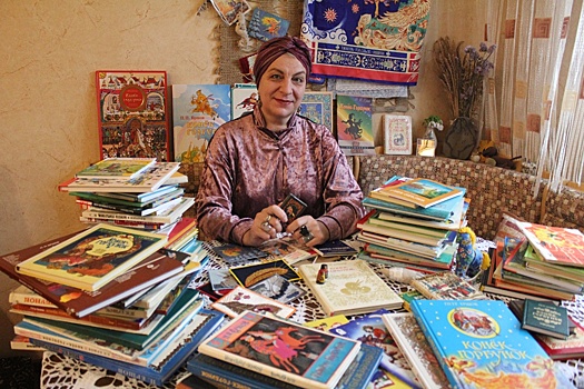 Тюменская мастерица собрала коллекцию книг про Конька-горбунка