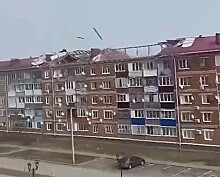 Сильный ветер сорвал крышу с пятиэтажки на Кубани