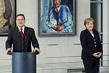 Экс-президент Германии Гаук раскритиковал Меркель и Шредера за их отношение к России
