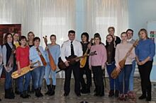 В Красноярском крае полицейский делает древние музыкальные инструменты