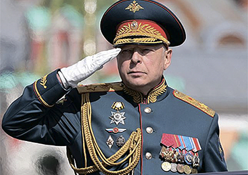 Главнокомандующий Сухопутными войсками генерал армии Олег Салюков поздравил личный состав с профессиональным праздником