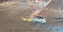 Подросток пострадал в ДТП с такси на улице Лобачевского