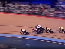 Олимпийская чемпионка по гонкам на треке вылетела в толпу