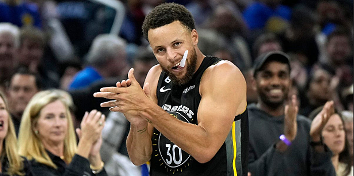 Стефен Карри получил технический за то, что ударил по мячу и запустил его на трибуну