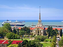 Я из Сочи! Как живут в самом лихом городе нашей страны, когда кончается лето, почему там нет работы и где все еще пекут трубочки с кремом (те самые, из детства)