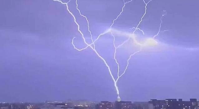 В США назвали удар молнии по Капитолию предзнаменованием