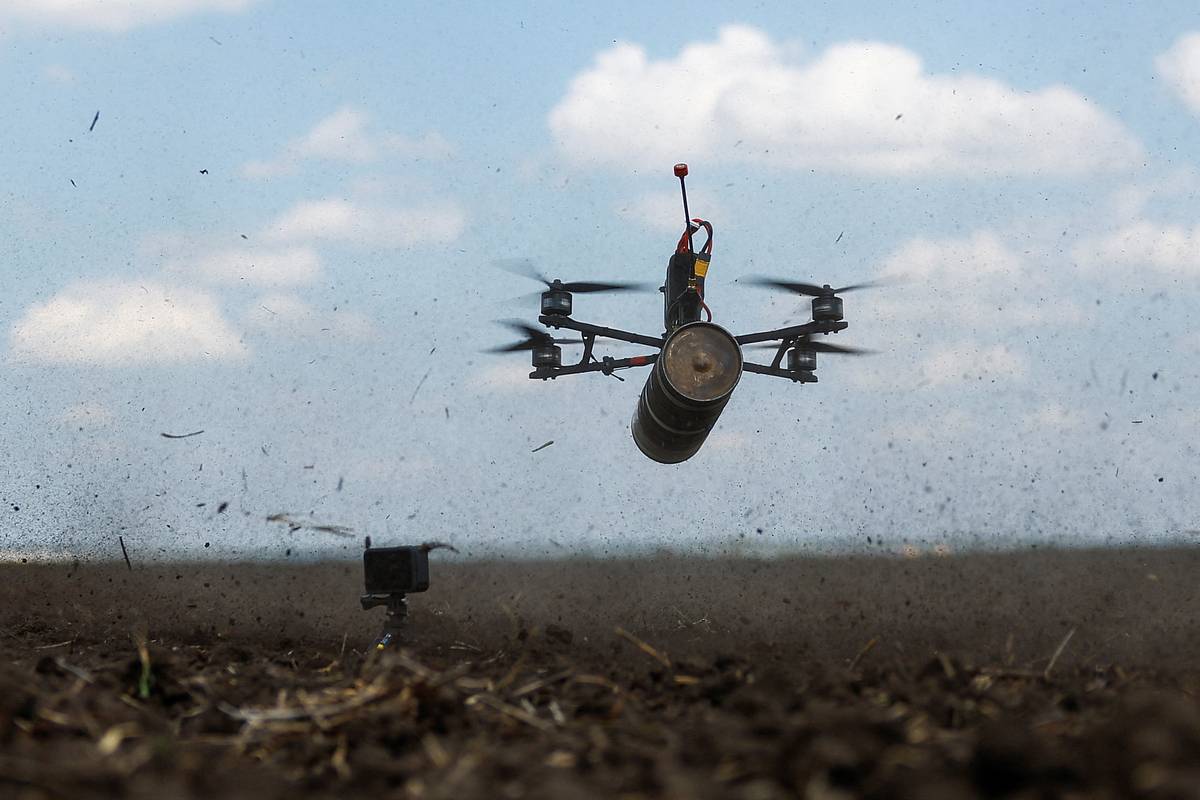 Путин  сравнил украинские дроны с летающими над головой мухами